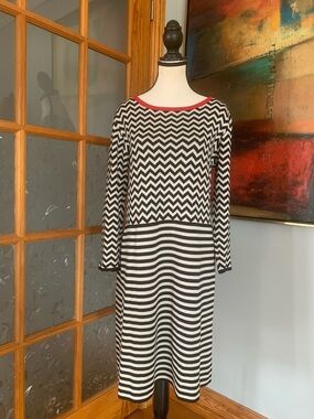 Weekend MaxMara, Silk Blend Knit Dress with Red Scooped Neckline, Sz L
